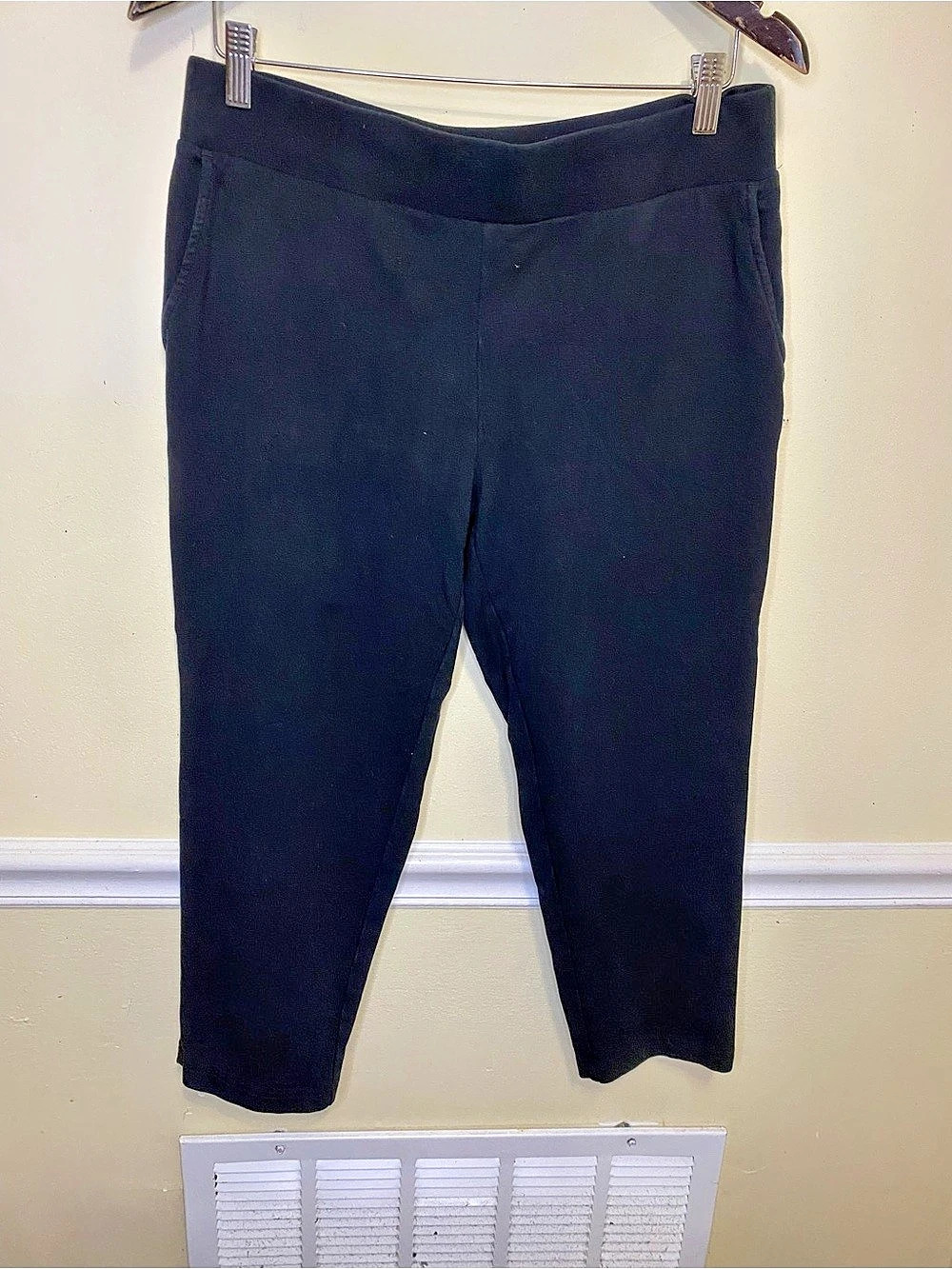 purejill Affinity French Terry Slim Crop Slim Crop Pants in Black M Petite